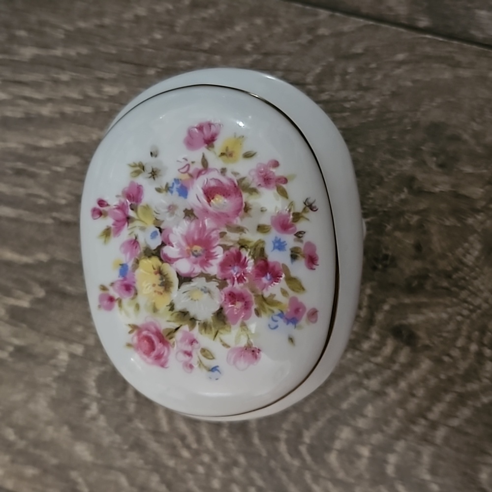 Floral footed Porcelain trinket box